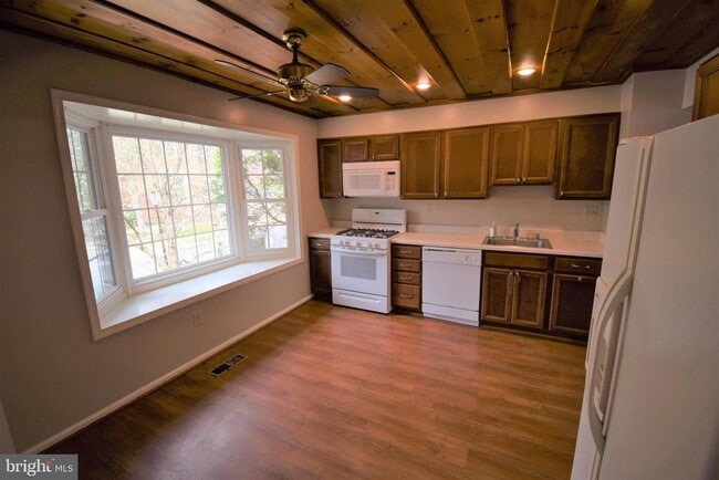 Foto del edificio - 8243 Cedar Landing Ct