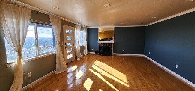 Building Photo - 6558 Simson St