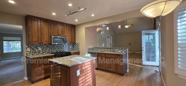 Foto del edificio - 572 W Jamison Pl