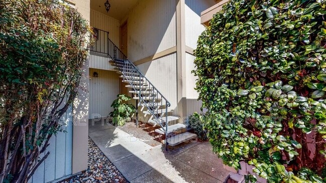 Building Photo - 7500 Bridgit Dr
