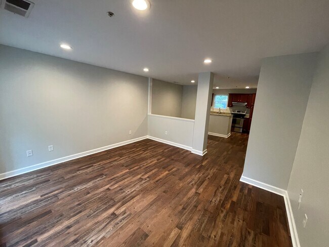Building Photo - 2209 Sumner Green Ave