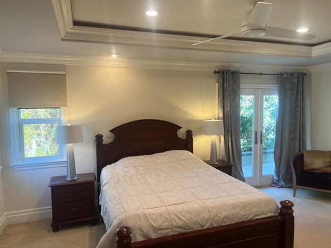 Foto del edificio - Custom Rebuilt 4BD/3BA Single-Family Home in Mission Area, Fremont!