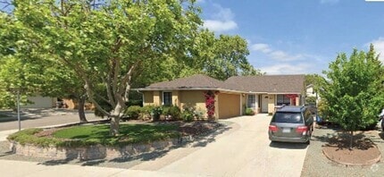 Building Photo - 3940 Poinsettia St