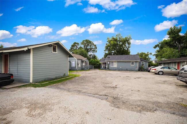 Building Photo - 13928 Bandera St