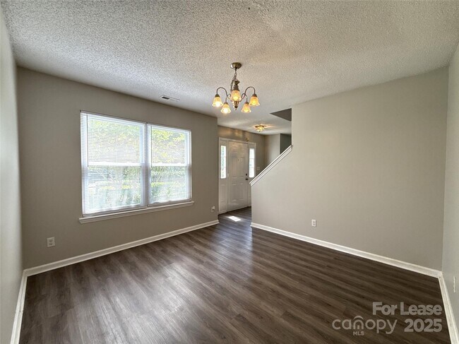 Foto del edificio - 6021 Black Bear Ct