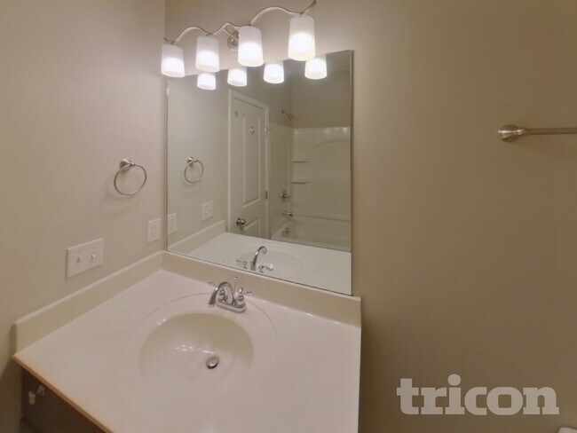 Foto del edificio - 2169 Cason Ln