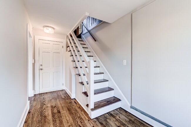 Building Photo - 206 Loudoun St SW