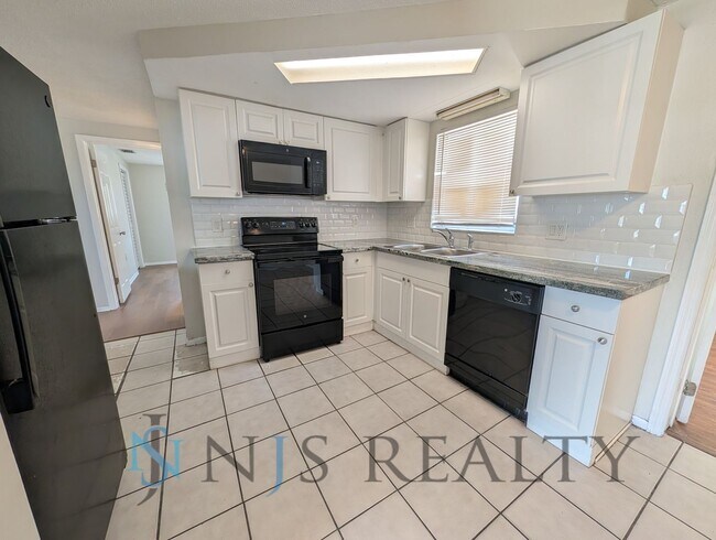 Building Photo - 3 bed,2 bath ~ With garage, workshop & shed!! NEW floors, NEW paint! Updated bathroom & kitchen w...