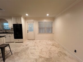 Building Photo - 1014 Roxella St