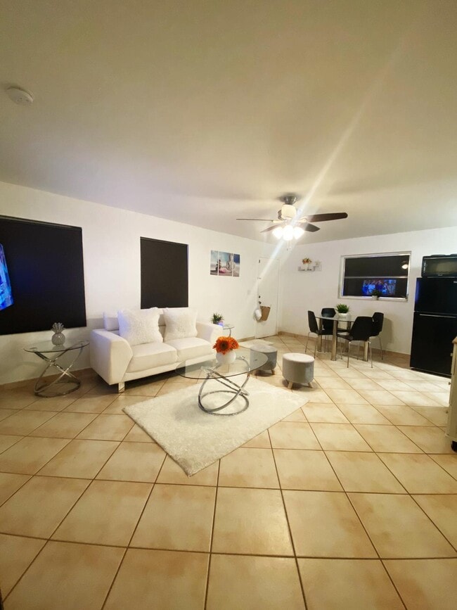 Livingroom - 225 South Dr