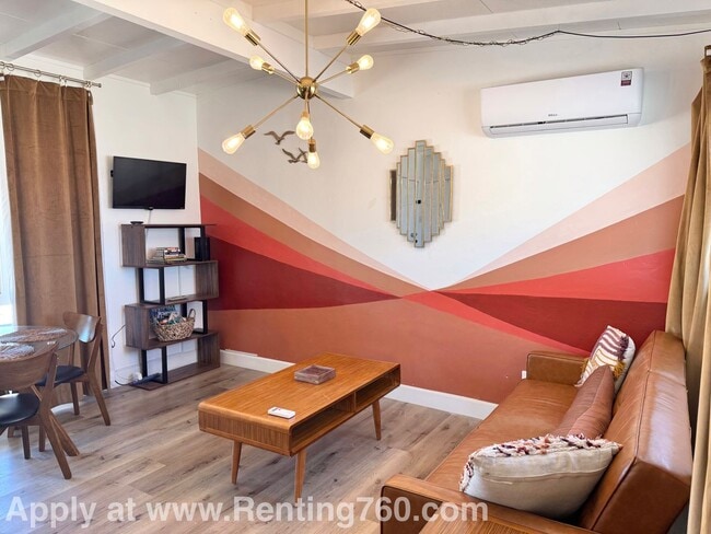 Building Photo - Cozy & Furnished 2 Bed 1 bath Home!