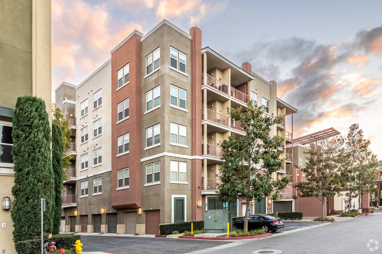 Foto principal - 12842 Palm St