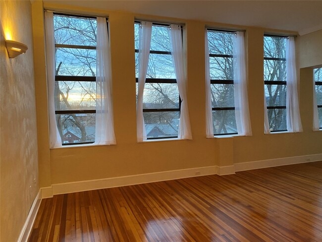 Building Photo - 231 Main St