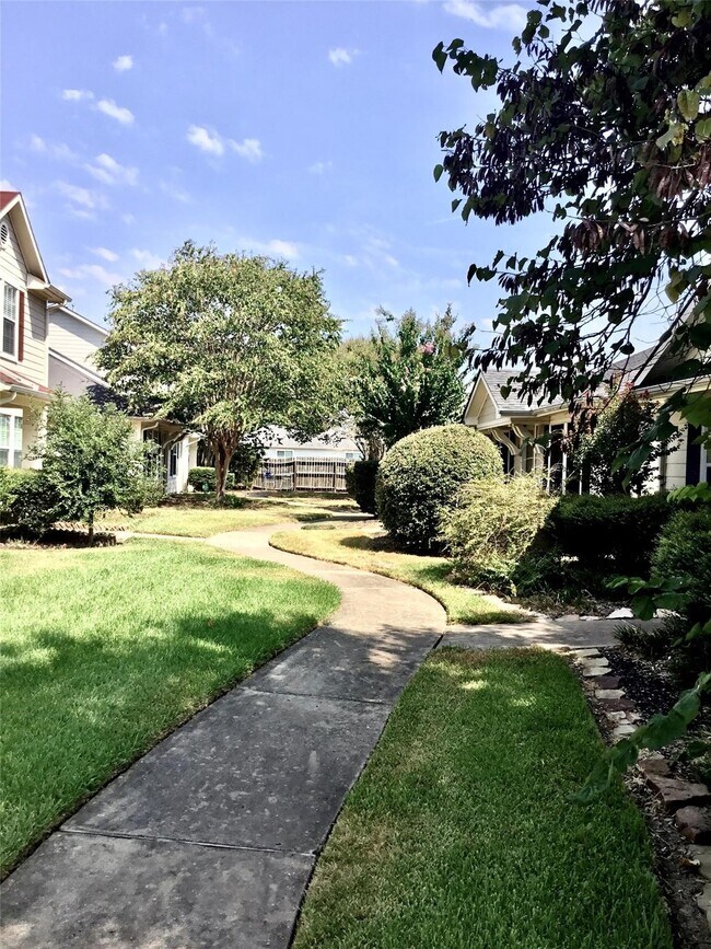 Foto del edificio - 6141 Lone Prairie Way
