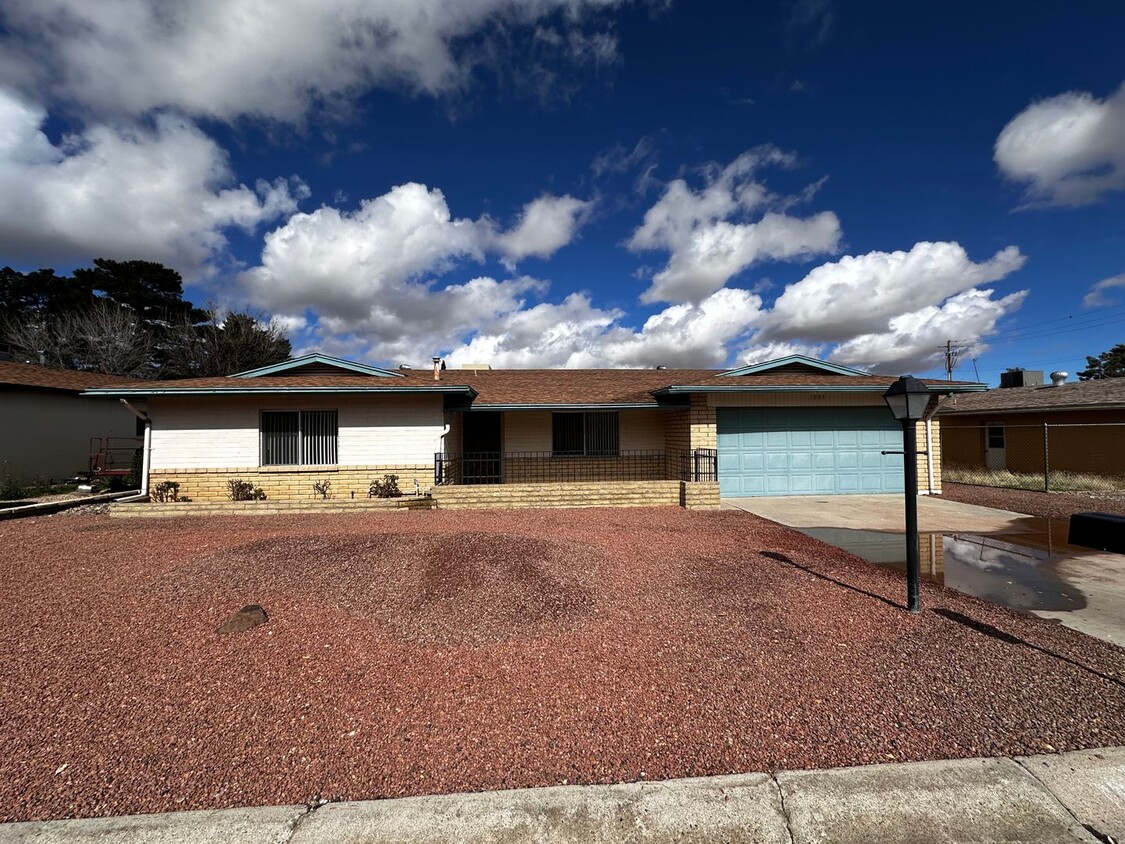Foto principal - 3 Bedroom 2 Bathroom Home