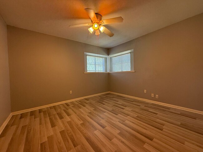 Foto del edificio - 422 Gamewood Dr