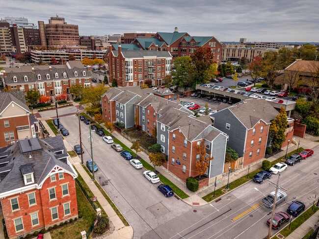 Building Photo - Highland Commons Apartments