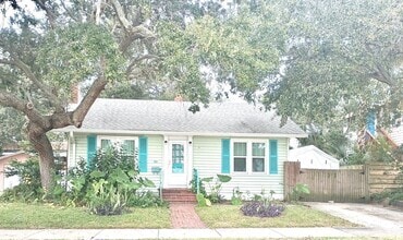 Building Photo - 410 N Oleander Ave