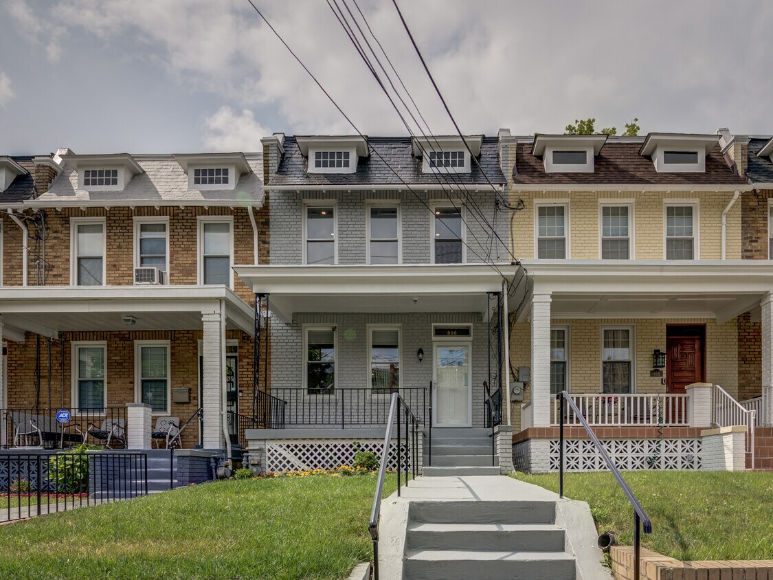 Primary Photo - 816 Madison St NW