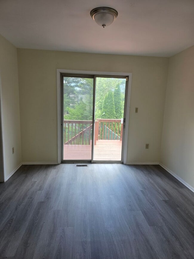 Building Photo - 13 Farland Way