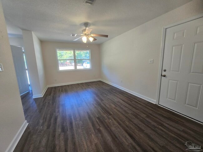 Foto del edificio - 517 Chaseville St