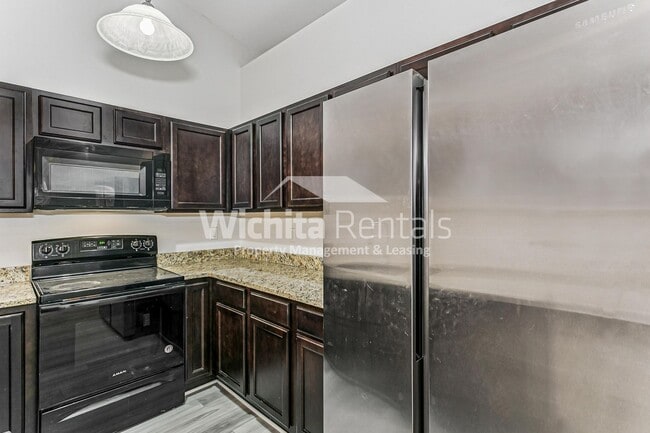 Foto del edificio - 920-922 Onewood Place