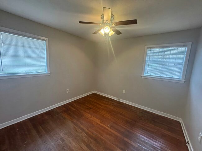 Foto del edificio - 2859 Kingsroad Ave