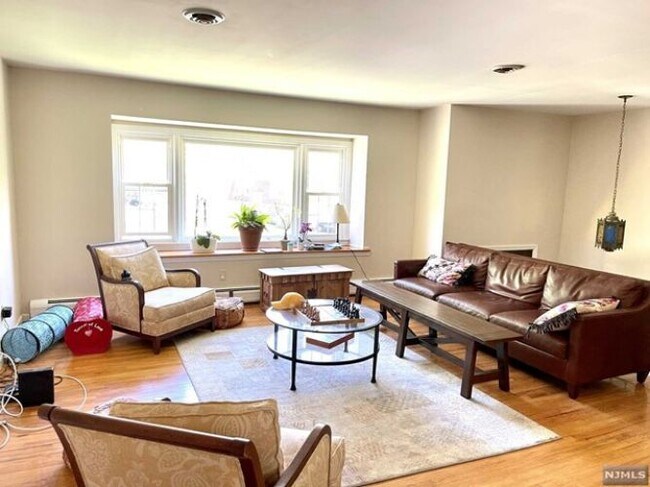 Foto del edificio - 9 Stone Ridge Ln