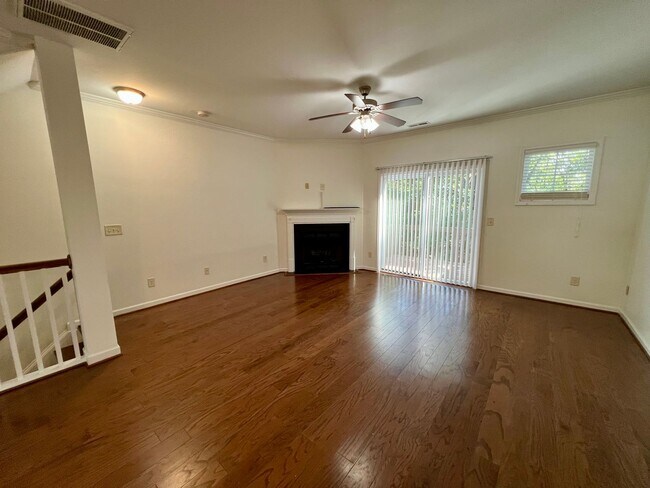 Foto del edificio - 2629 Stewart Pines Dr