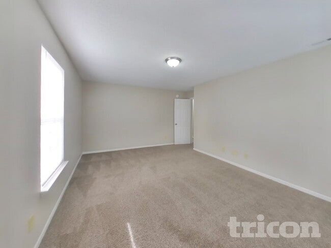 Building Photo - 824 Streamside Dr