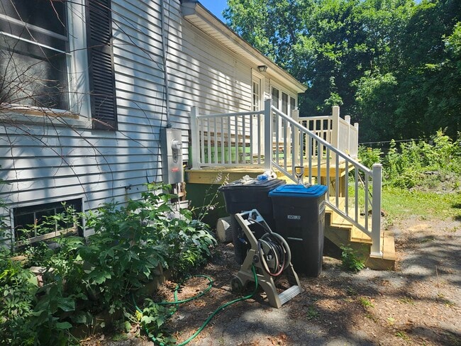 Building Photo - 12 7th St