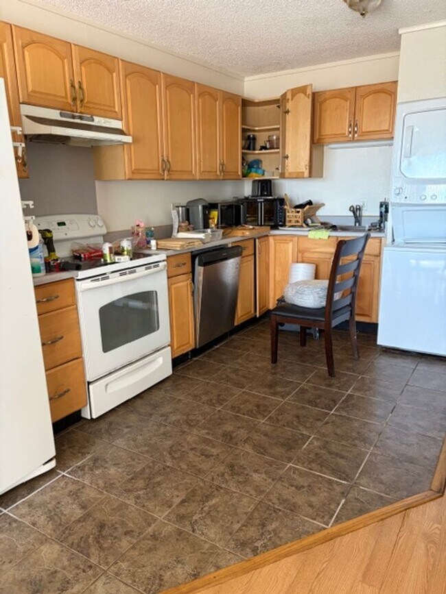 Foto del edificio - Spacious 2-Bedroom with Lanai Views & Pool Access