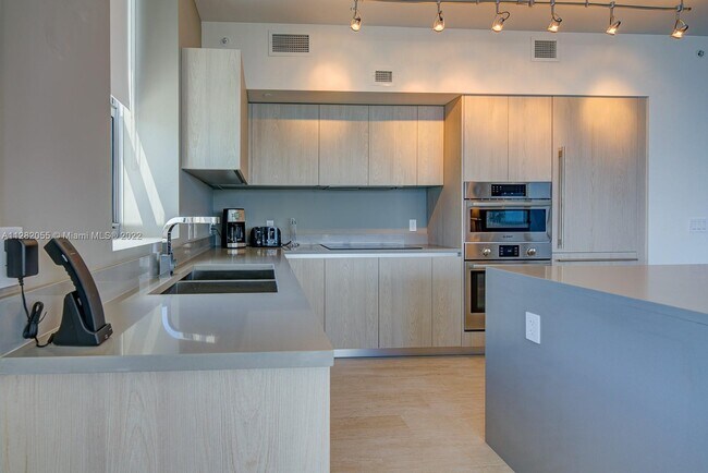 Foto del edificio - 4010 S Ocean Dr