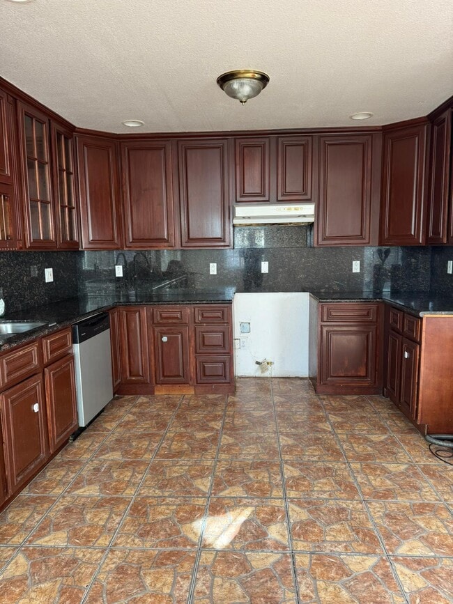 Foto del edificio - 27715 Cliffwood Ave