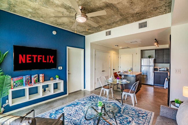 Building Photo - 913 N 3rd St