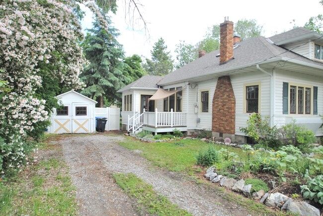 Building Photo - 271 Preston Ave