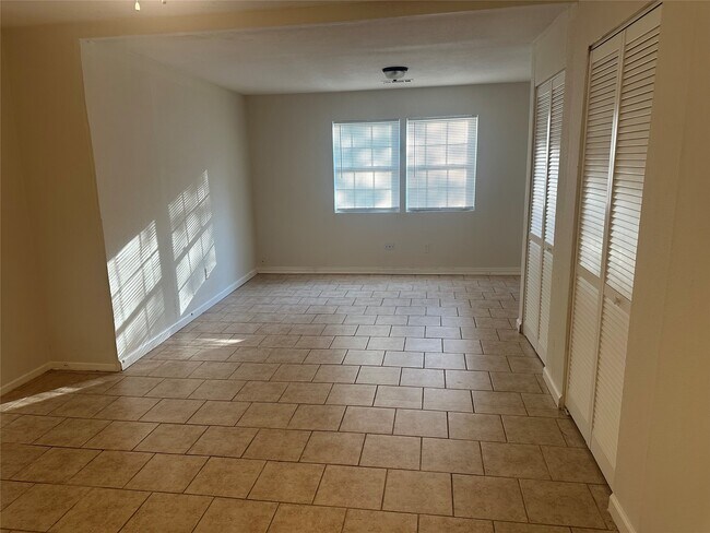 Foto del edificio - 9301 Chesterfield Dr