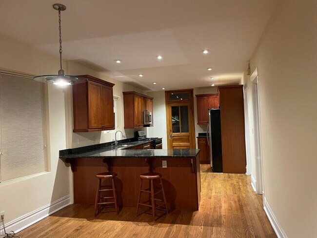 Foto del edificio - 2536 W Hutchinson St