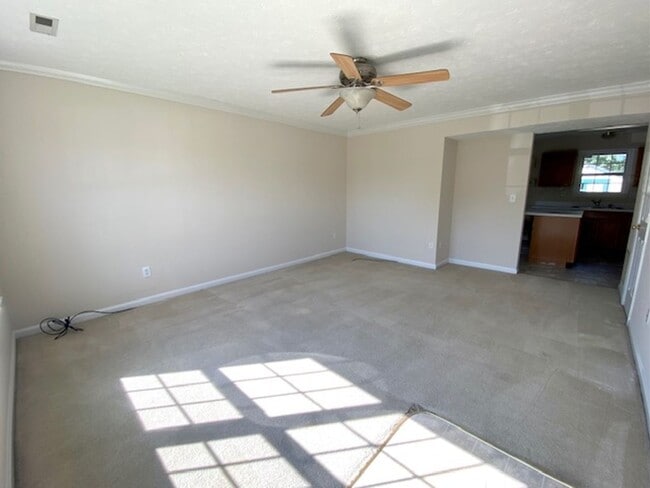 Building Photo - Brigth 2 Level Townhome in Spotsylvania