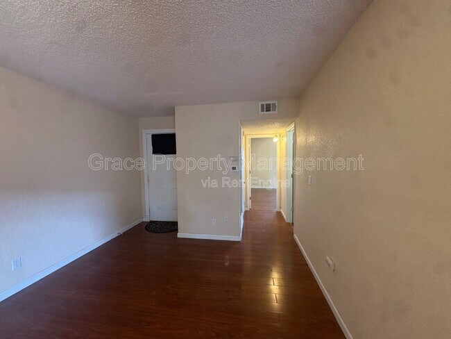 Foto del edificio - 10782 E Exposition Ave