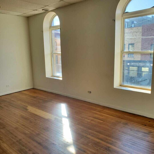 226 N Benton St Unit 3, Woodstock, IL 60098 Condo for Rent in Woodstock, IL