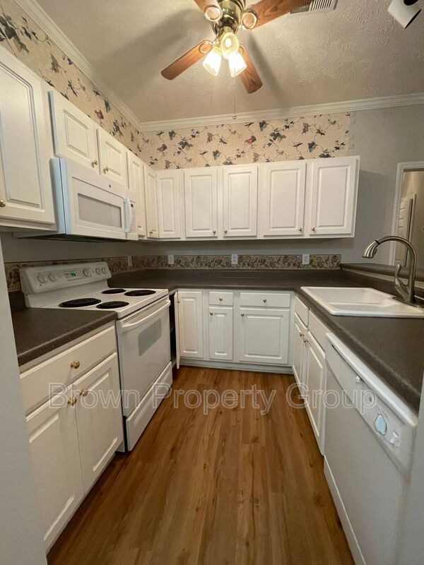 Foto del edificio - 820 Sage Creek Ln