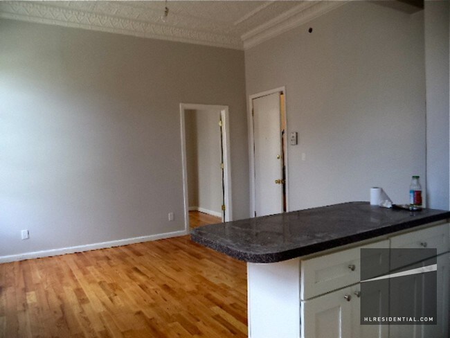 Building Photo - 258 Halsey St