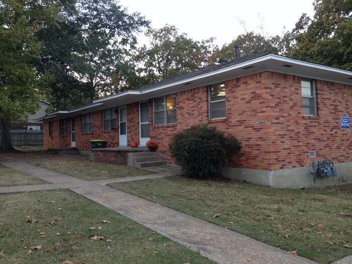 Primary Photo - 206 N Taylor St