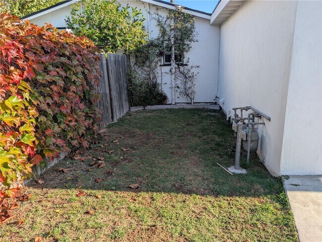 Foto del edificio - 233 Flower St