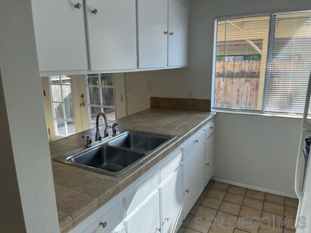 Building Photo - 1227 N Mollison Ave