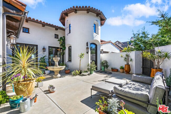 Foto del edificio - 6934 Grasswood Ave