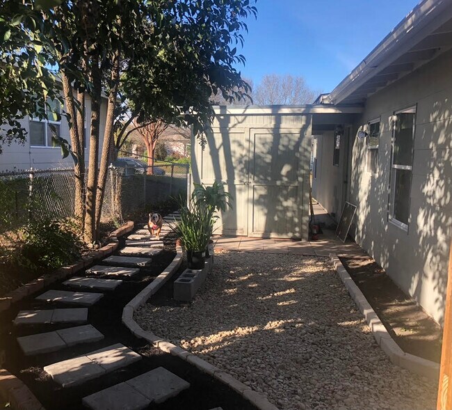 Foto del edificio - 142 Birchwood Dr