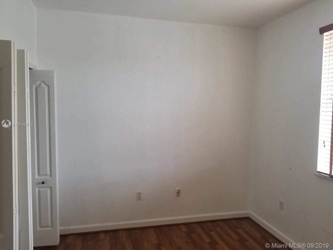 Foto del edificio - 7050 NW 177th St