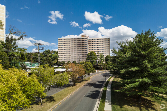 Building Photo - Highpointe Condominium